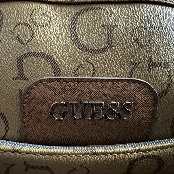 Guess travel bag lot - Picture 2 of 10